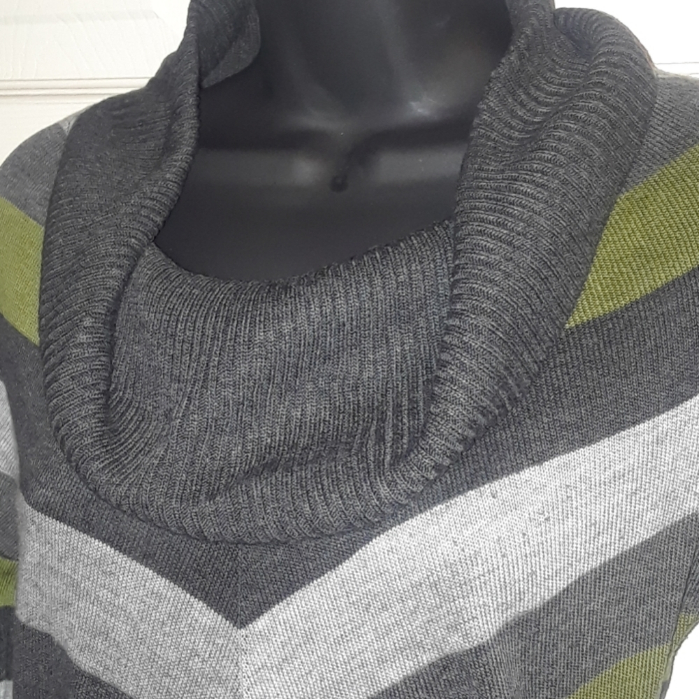 Sweater - Picture 3 of 5